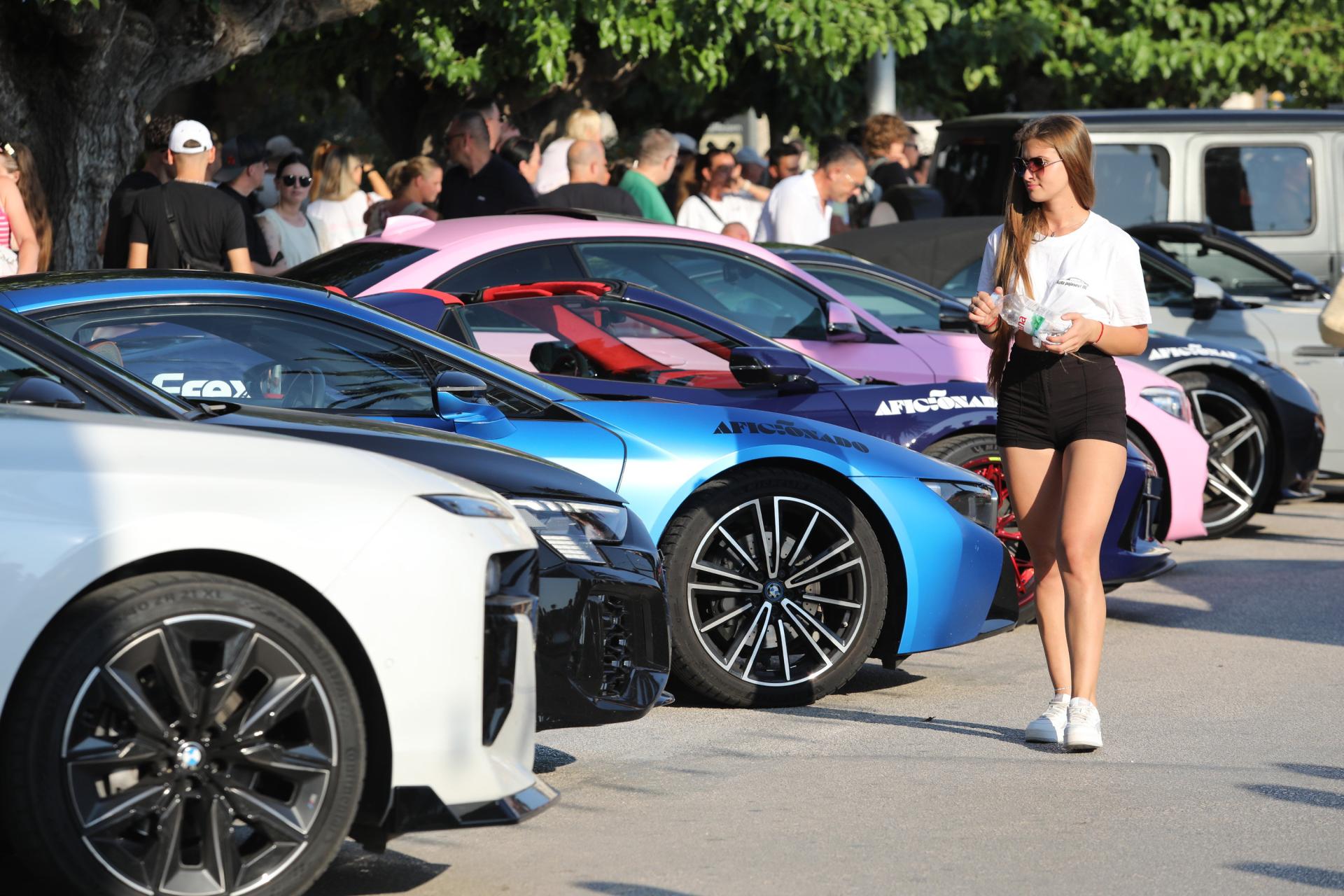 Jedan jednostavan potez prije vožnje može drastično sniziti temperaturu u automobilu, a rijetki ga koriste