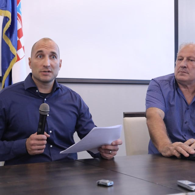<p>Prije vi&scaron;e od godinu dana novi ba&scaron;kovo&scaron;ki načelnik postao je Vjekoslav Radić, koji je nakon 32 godine smijenio Joska Ro&scaron;čića</p>