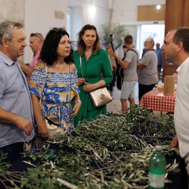 <p>Dr. &Scaron;ime Marcelić pokazat će autohtone&nbsp;i novootkrivene samonikle sorte maslina</p>