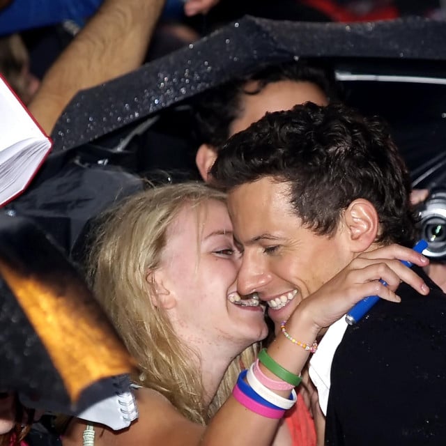 <p>Ioan Gruffudd s fanom</p>