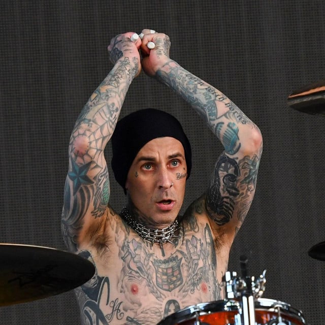 <p>Travis Barker na Coachella Valley Music and Arts Festivalu 2023.</p>