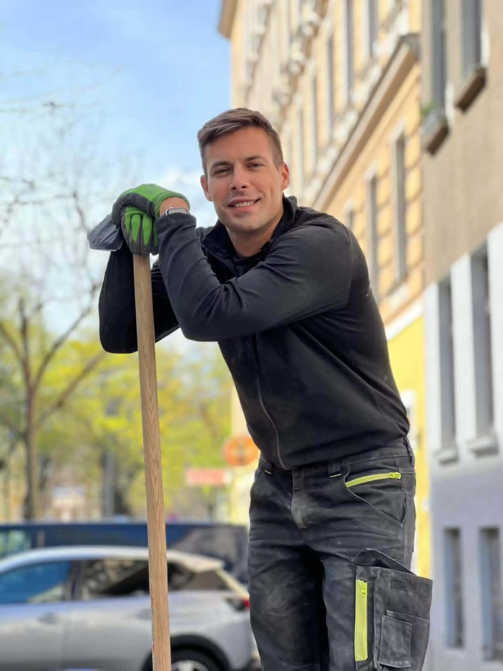 <p>Ammar Me&scaron;ić trenutačno u Zagrebu čeka &lsquo;papire&lsquo; da počne raditi kao prodavač u &lsquo;Konzumu&lsquo;. Prethodno je radio na bau&scaron;teli u Beču</p>
