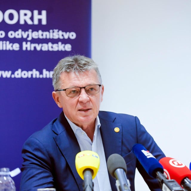 <p>Udruga sindikata profesionalnih vatrogasaca najavila je&nbsp; da će podnijeti DORH-u prijavu zbog propusta u zapovijedanju i vođenju intervencije u kojoj je 2022. poginuo vatrogasac Goran Komlenac</p>
