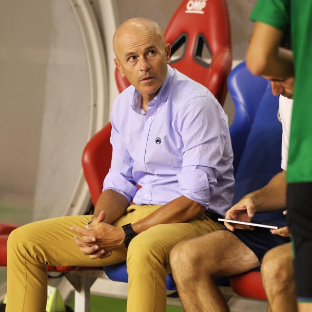 <p>Javier Cabello</p>