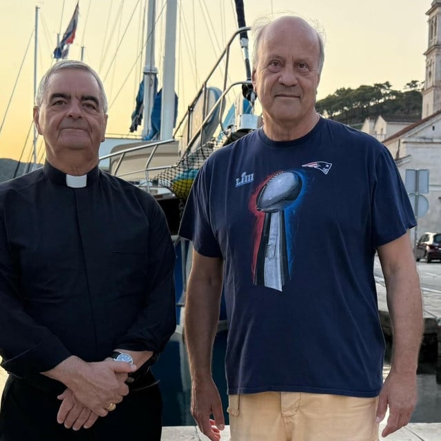 <p>Nadbiskup Nikola Eterović i redatelj filma Jakov Sedlar na puči&scaron;koj rivi</p>