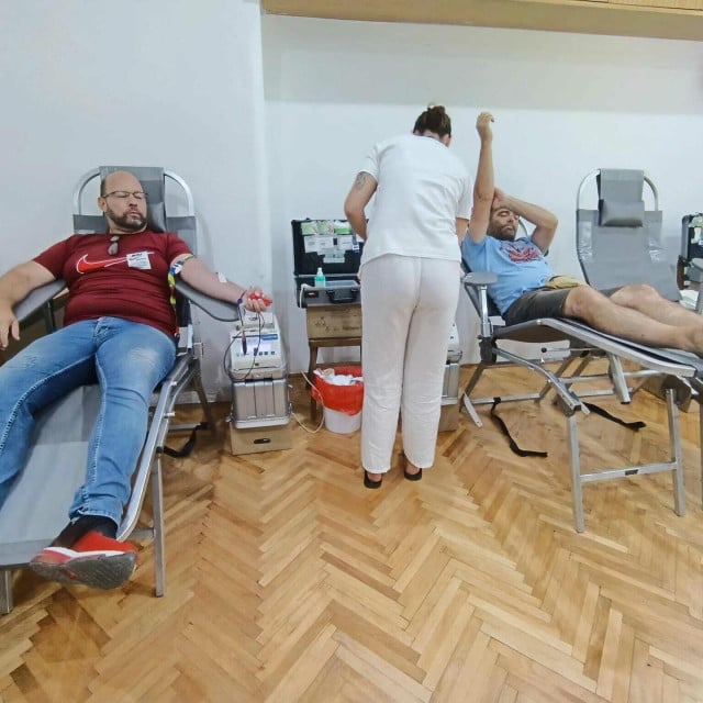 <p>Nekada&scaron;nji gradonačelnički kandidat Marin Koudela i novinar Slobodne u Crvenog križu &Scaron;ibenik</p>