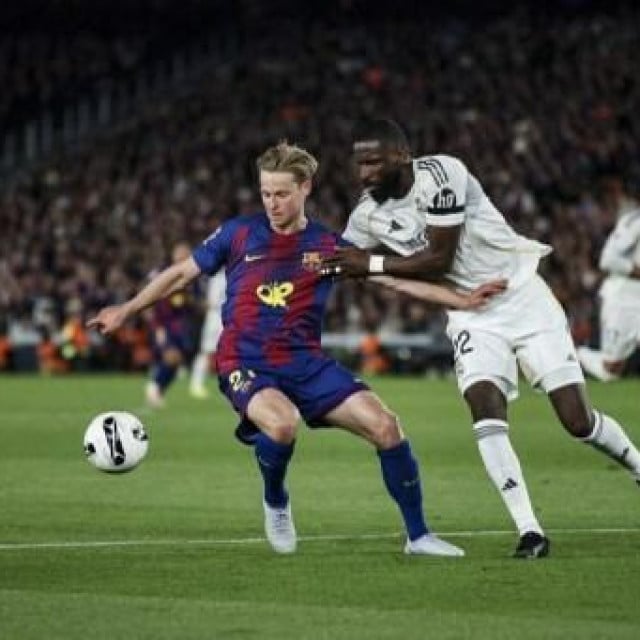 <p>Frenkie De Jong se spominje kao igrač koji odlazi iz katalonskog diva</p>