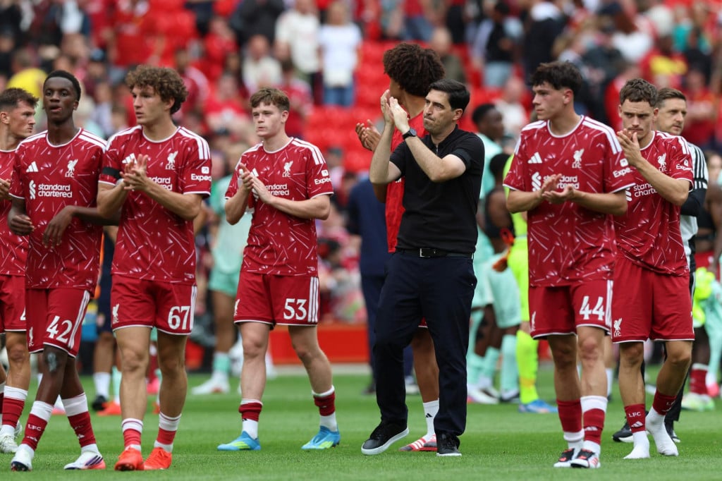 <p>Liverpool&lsquo;s Spanish head coach Andoni Iraola (C) and players applaud fans after the pre-season friendly football match between Liverpool and Monaco at Anfield in Liverpool, north west England on August 9, 2026. (Photo by Darren Staples/AFP)</p>