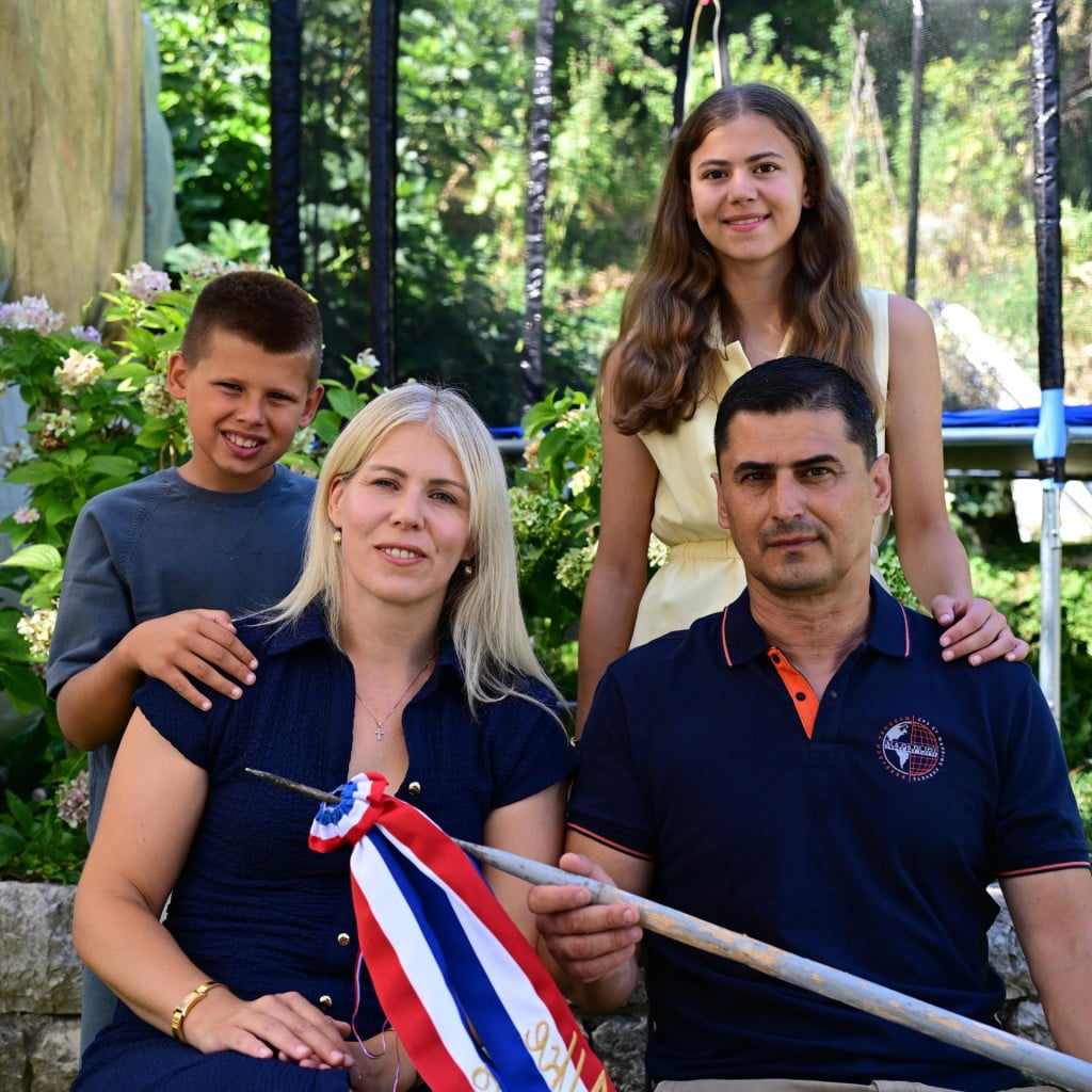 <p>Tino, supruga Ana i djeca Ivan i Lara</p>