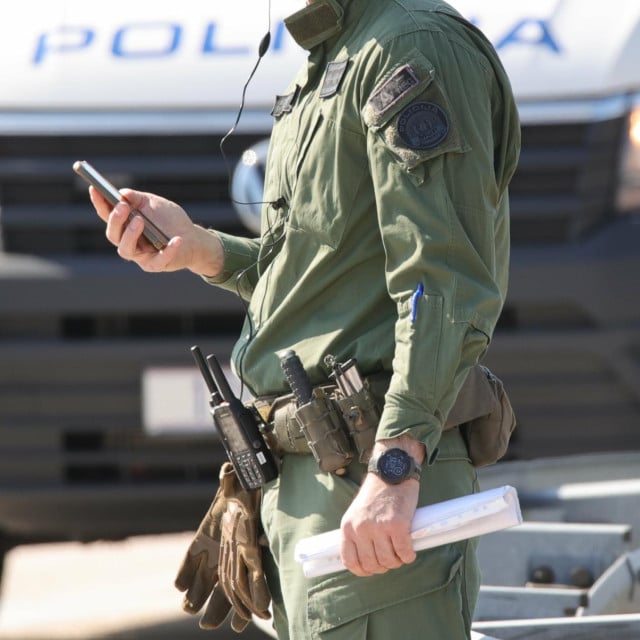 <p>U neslužbenim informacijama navodi se jo&scaron; jedan detalj &ndash; da je sankcionirana i supruga 50-godi&scaron;njaka zbog verbalnih ispada prema policajcima te da joj je izrečena kazna od 700 eura BOŽIDAR VUKIČEVIĆ/CROPIX/ILUSTRACIJA</p>