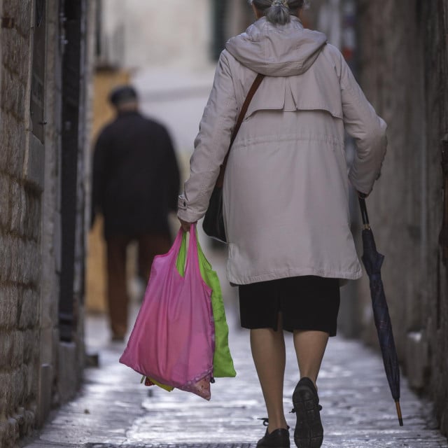 <p>Split, 091224.<br>
Umirovljenici u setnji gradom.<br>