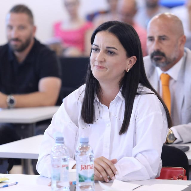 <p>Tanja Baković: &lsquo;Previ&scaron;e vremena i energije tro&scaron;i se na politička prepucavanja, a premalo na ono zbog čega smo izabrani&lsquo;</p>