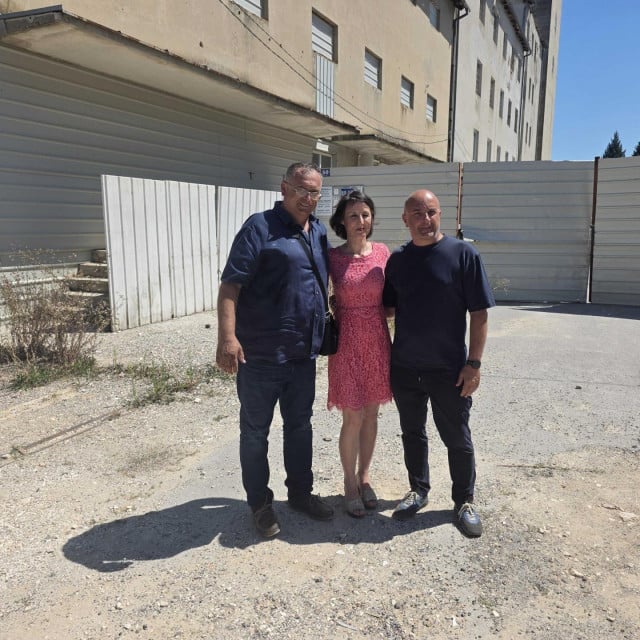 <p>Gordan Bosanac, Dalija Ore&scaron;ković i Ivan Starčević održali zajedničku konferenciju u Gospiću</p>
