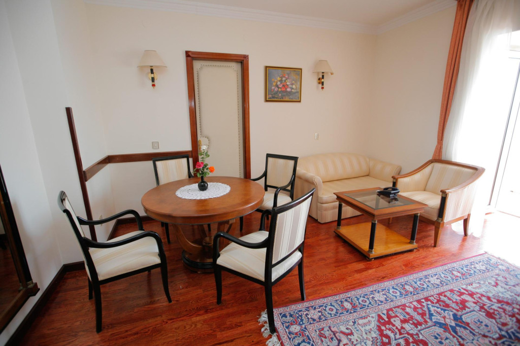 <p>Opatija, 270718.<br>
Hotel Mozart i vlasnik Abi Shalabi.<br>
Na fotografiji: predsjednicki apartman.<br>