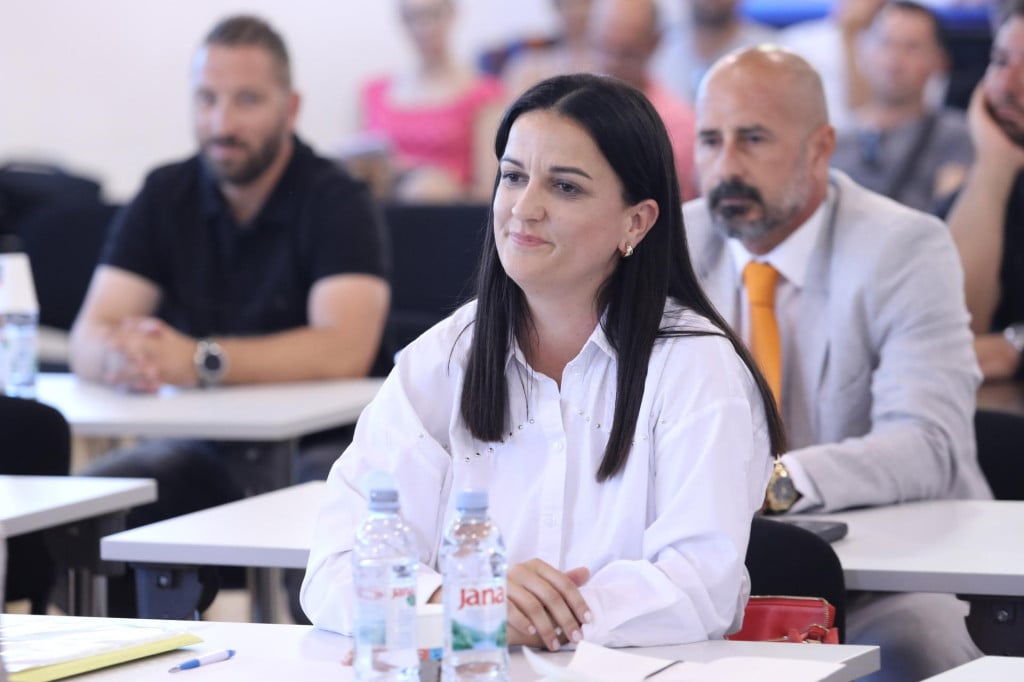 <p>Tanja Baković: &lsquo;Previ&scaron;e vremena i energije tro&scaron;i se na politička prepucavanja, a premalo na ono zbog čega smo izabrani&lsquo;</p>