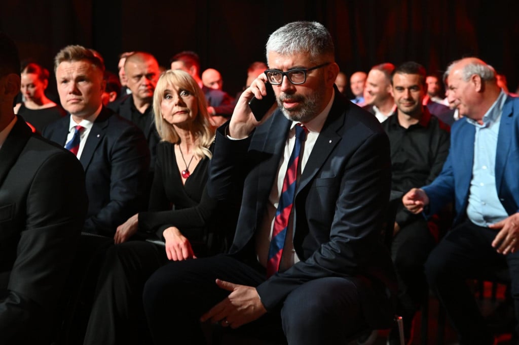 <p>Hajdukova Uprava zna da alternative ovom mukotrpnom, transparentnom i čisto hajdučkom putu jednostavno nema</p>