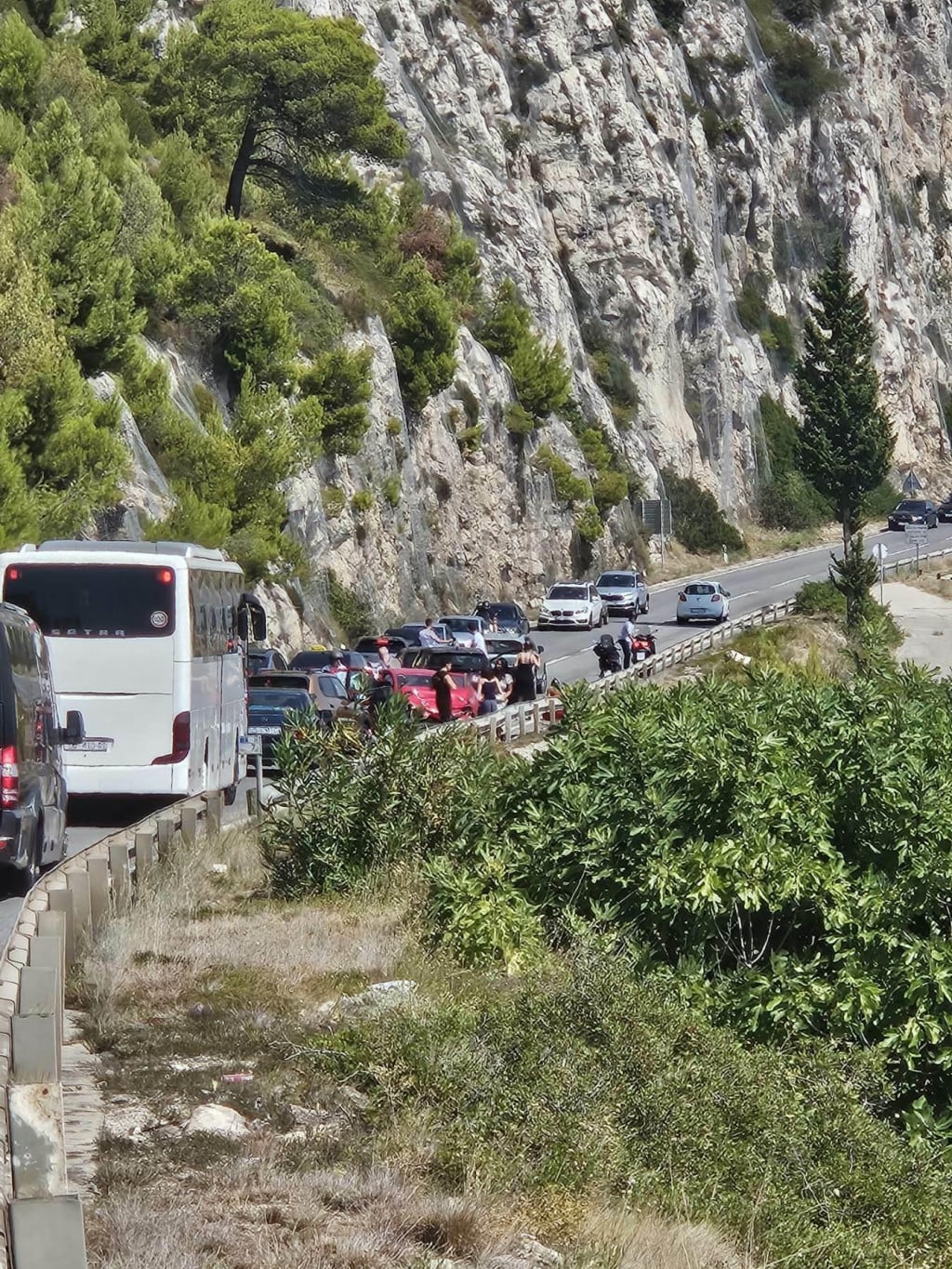 <p>Na Dupcu sudar četiri vozila, vi&scaron;e osoba prevezeno u bolnicu</p>