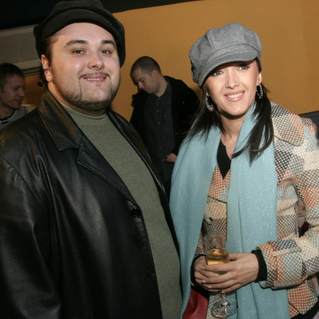 <p>Jaques Houdek i Ivana Kindl 2002. godine<br>
&nbsp;</p>