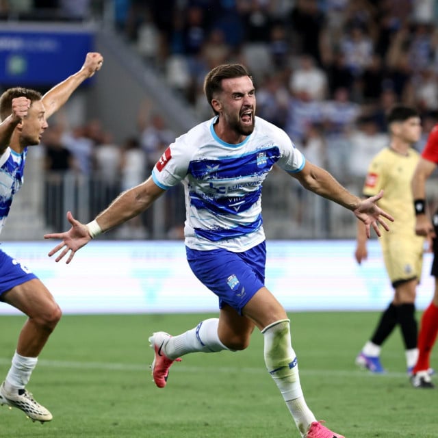 <p>Osijek, 150826.<br>
Opus Arena.<br>
Nogometna utakmica 3. kola HNL-a Osijek - Lokomotiva.<br>
Na fotografiji: Arnel Jakupovic zabio je gol, slavlje Osijeka.<br>