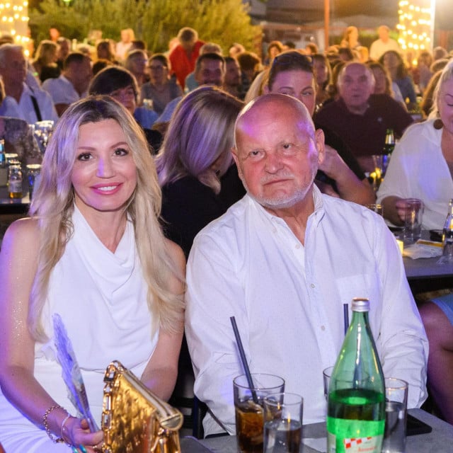 <p>Glazbeno-poetska večer &lsquo;Arsenov feral&lsquo; posvećena Arsenu Dediću<br>
&nbsp;</p>