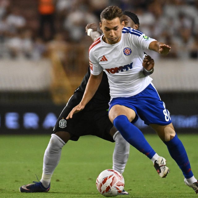 <p>Split, 130826.<br>
Stadion Poljud.<br>
Druga utakmica 3. pretkola Konferencijske lige, Hajduk - Zalgiris.<br>
Na fotografiji: Bryan Silva Teixeira, Niko Sigur.<br>