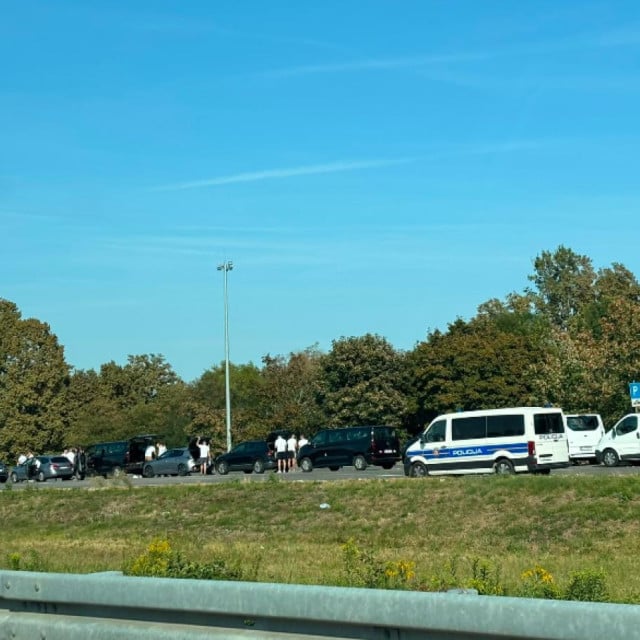 <p>Policija spriječila obračun navijača kod Draganića<br>
&nbsp;</p>