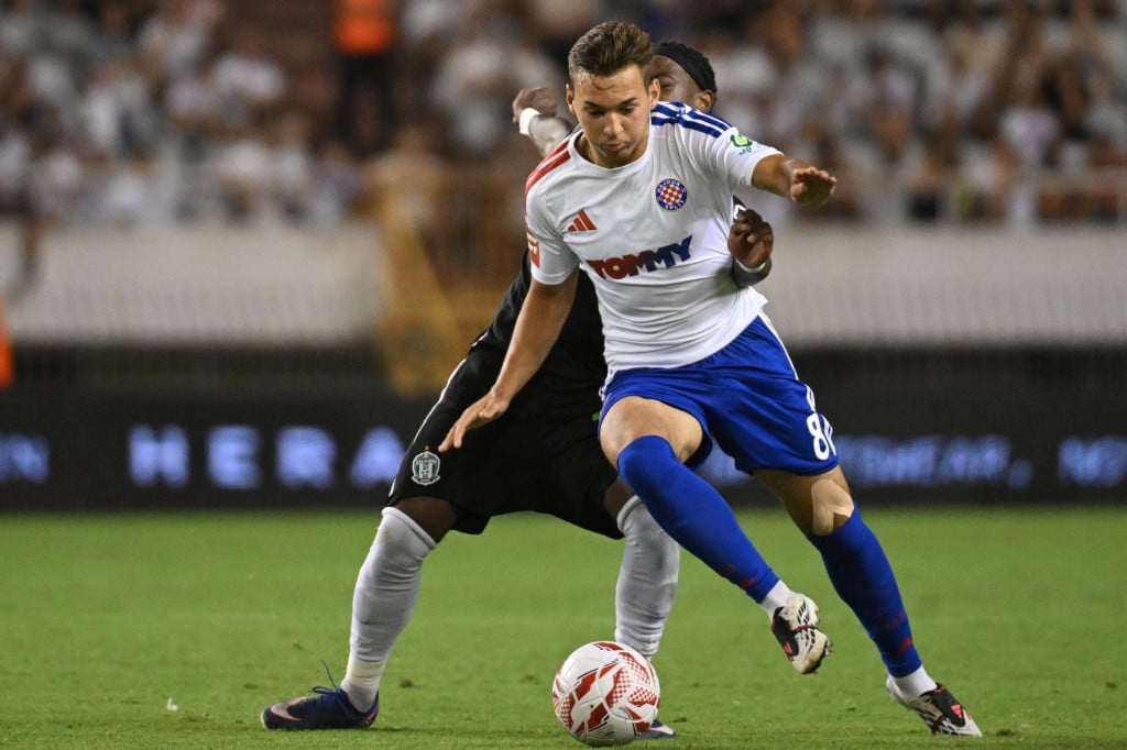 <p>Split, 130826.<br>
Stadion Poljud.<br>
Druga utakmica 3. pretkola Konferencijske lige, Hajduk - Zalgiris.<br>
Na fotografiji: Bryan Silva Teixeira, Niko Sigur.<br>