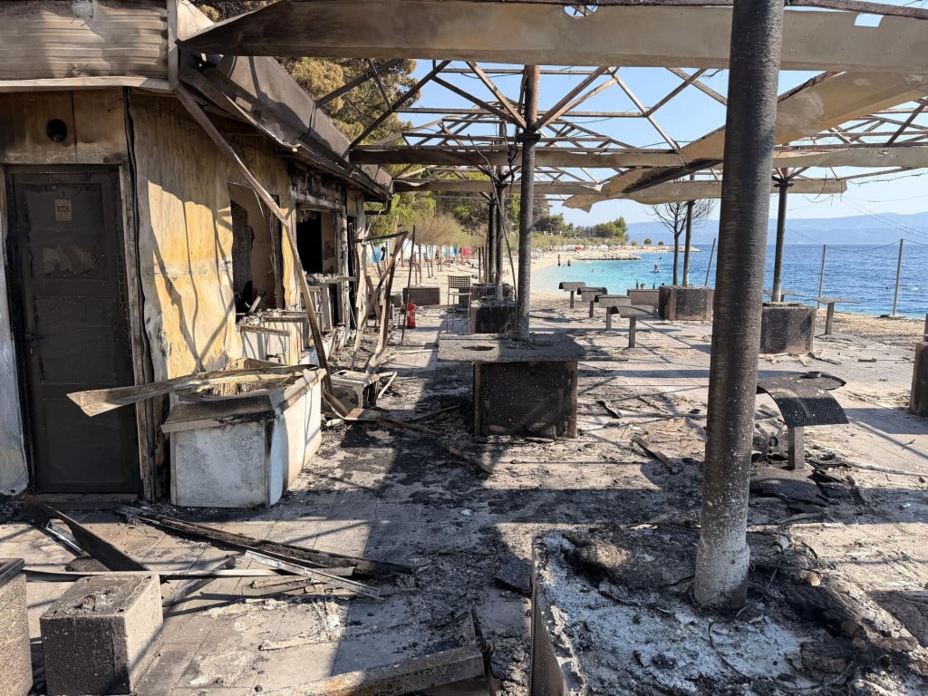 <p>Restoran Baywatch</p>