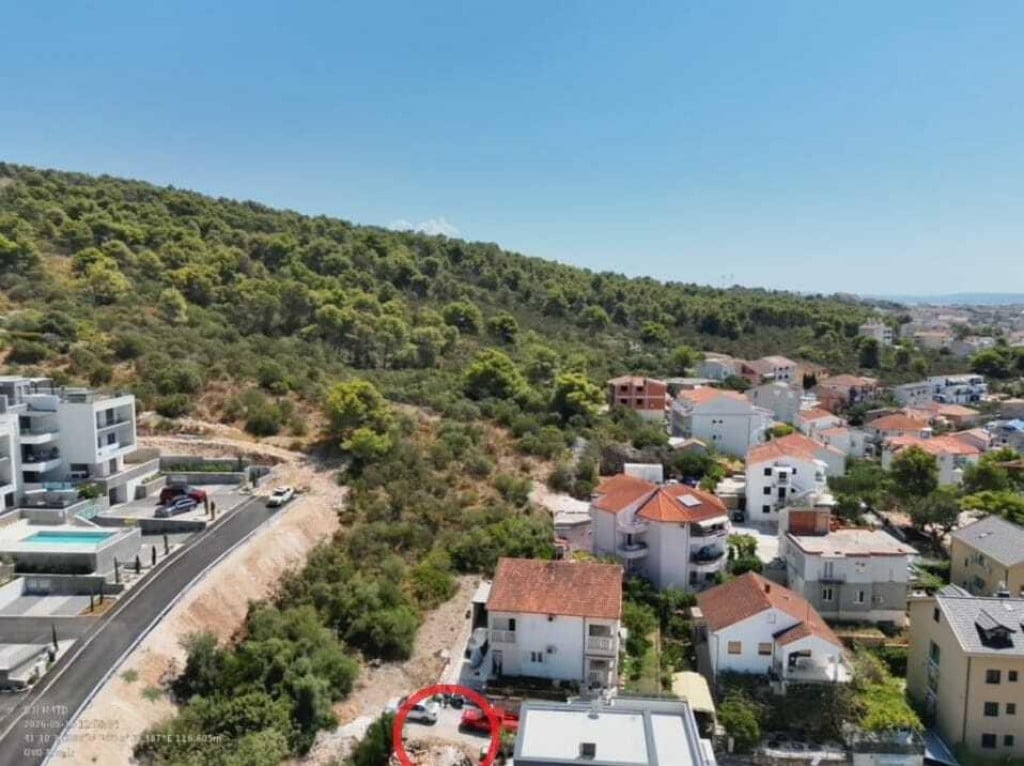 <p>Crvenim krugom označeno područje na kojem je 45-godi&scaron;njak zapalio vatru</p>