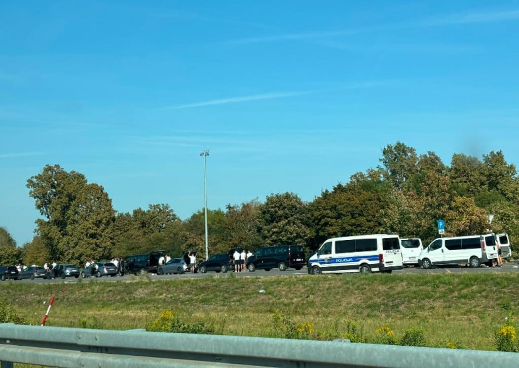 <p>Policija spriječila obračun navijača kod Draganića<br>
&nbsp;</p>