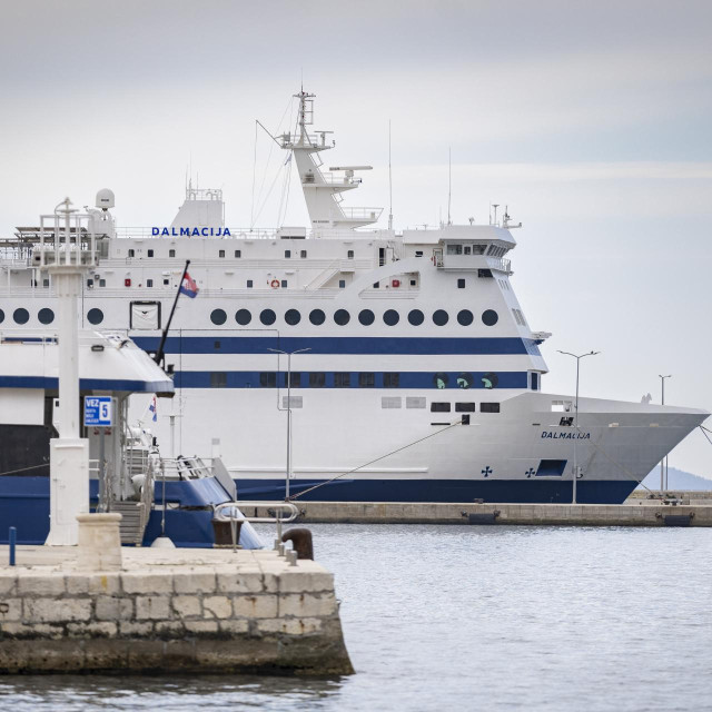 <p>Split, 030425.<br>
Novi trajekt Dalmacija, najveci u floti Jadrolinije, uplovio u splitsku luku.<br>