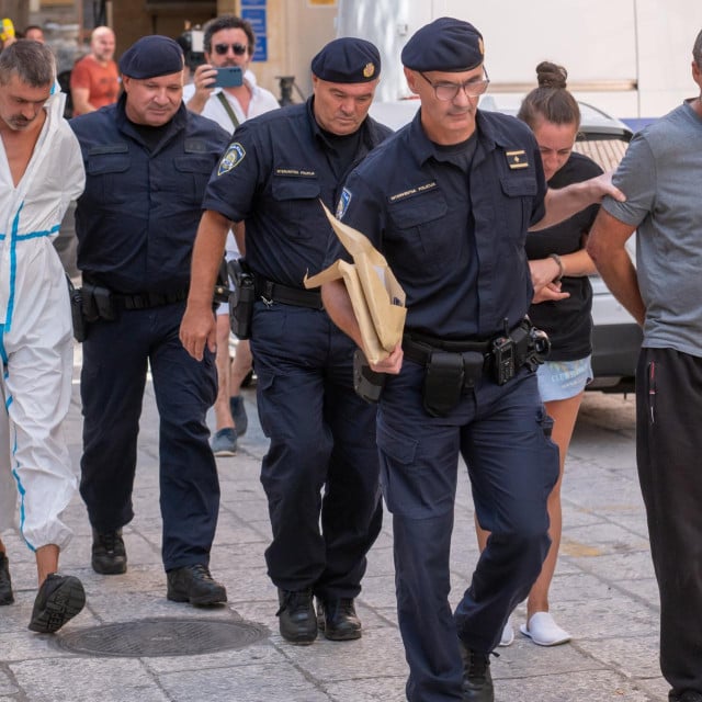 <p>Pripadnici interventne policije priveli su cetvorku koja se dovodi u vezu s podmetanjem pozara u Zadarskoj zupaniji.&nbsp;</p>