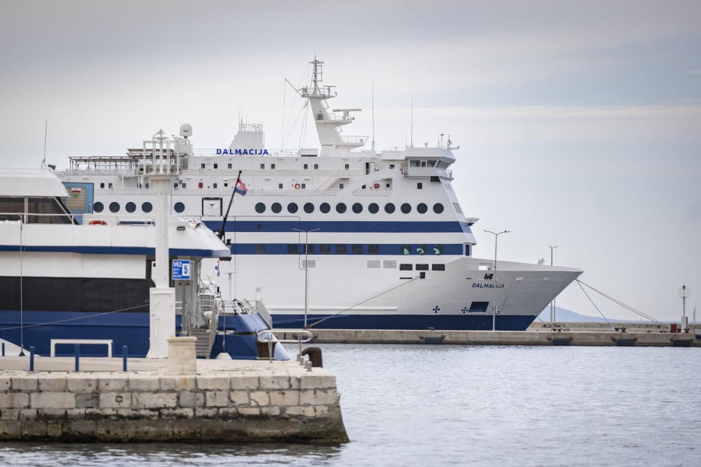 <p>Split, 030425.<br>
Novi trajekt Dalmacija, najveci u floti Jadrolinije, uplovio u splitsku luku.<br>