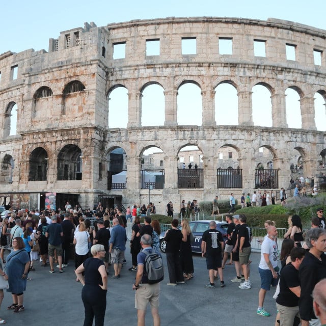<p>Pula</p>