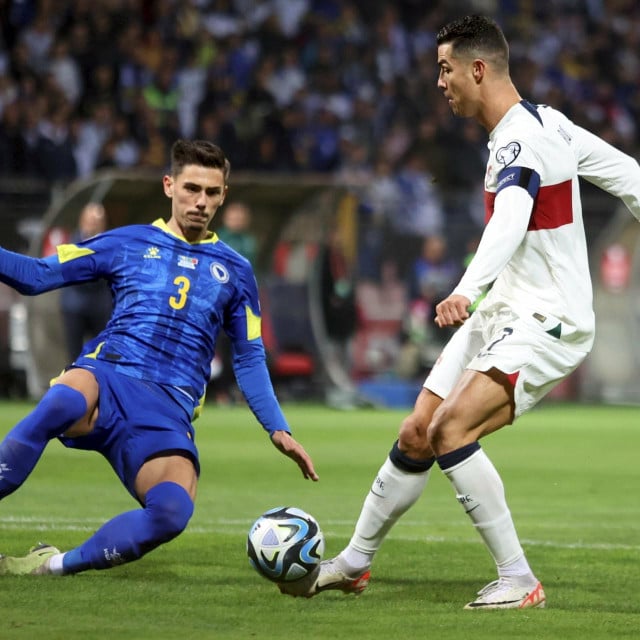 <p>E ovo je fotografija, Dennis Hadžikadunić&nbsp;i Cristiano Ronaldo</p>