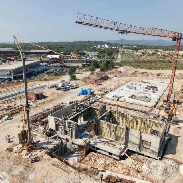 <p>Gradili&scaron;te novog vatrogasnog doma u &Scaron;ibeniku</p>