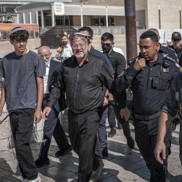 <p>Itamar Ben Gvir s juri&scaron;nicima ide u pohod na jeruzalemsku džamiju Al-Aksu</p>