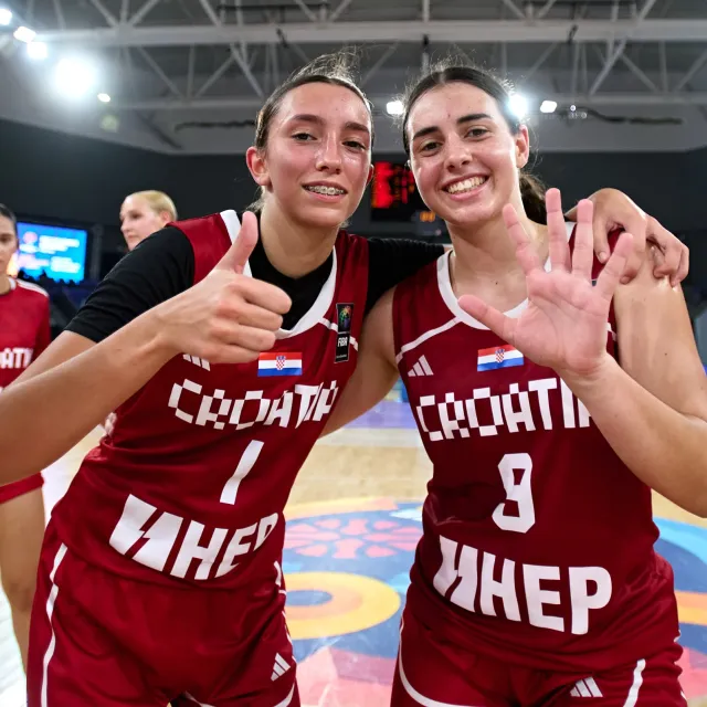 <p>Nika Koprivica i Mara Koncul - dvije od ukupno četiri igračice Raguse u kadetskoj ko&scaron;arka&scaron;koj reprezentaciji Hrvatske, koju vodi Alma Majstorović, trofejna trenerica mlađih uzrasta dubrovačkog kluba</p>