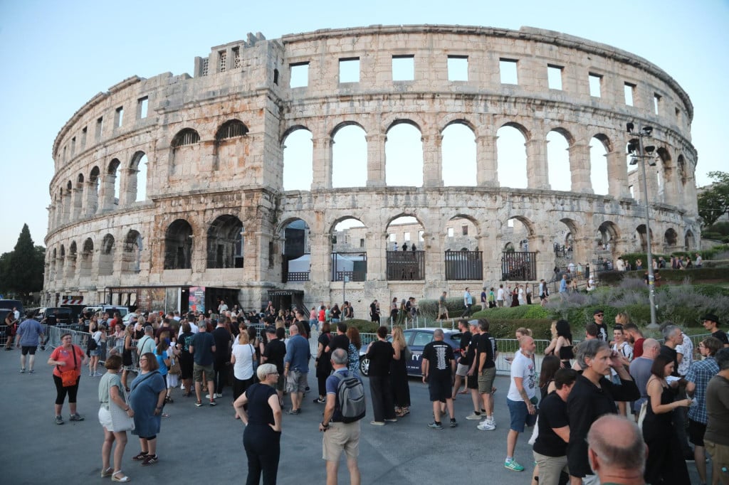 <p>Pula</p>