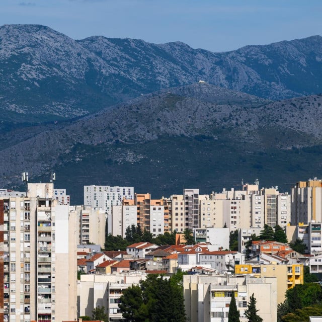 <p>Pogled na zgrade na predjelima Kocunar i Pujanke</p>