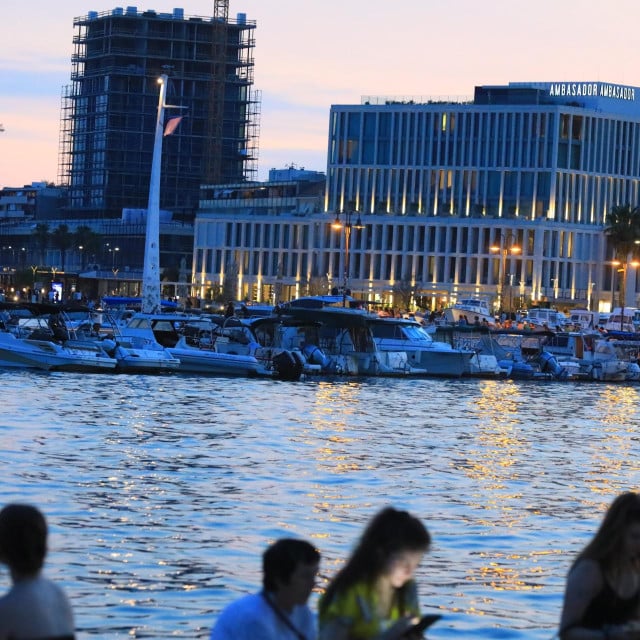 <p>Split, 160826.<br>
Split u predvecerje blagdanskog vikenda.<br>