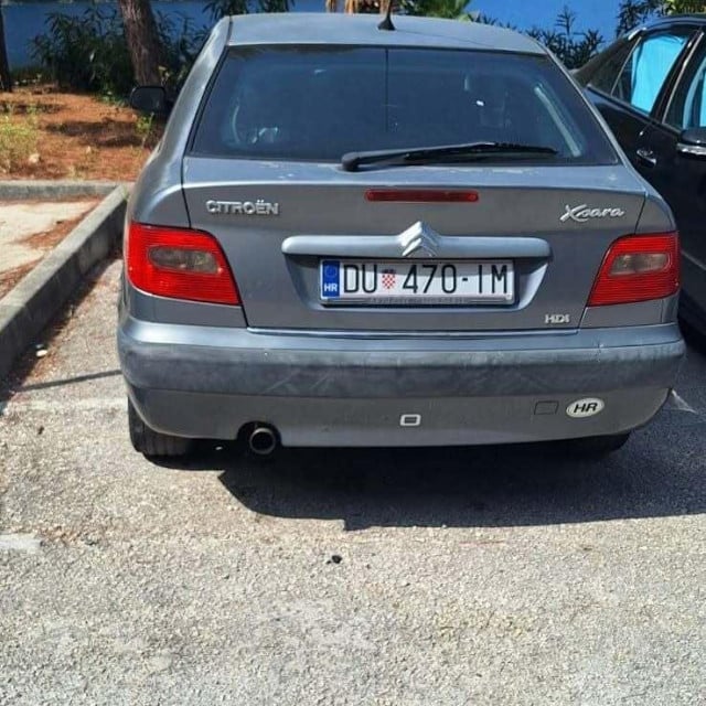 <p>Željko Ba&scaron;ica uz pomoć grupe Tata je tata poklanja automobil potrebitima nakon požara u Omi&scaron;u</p>