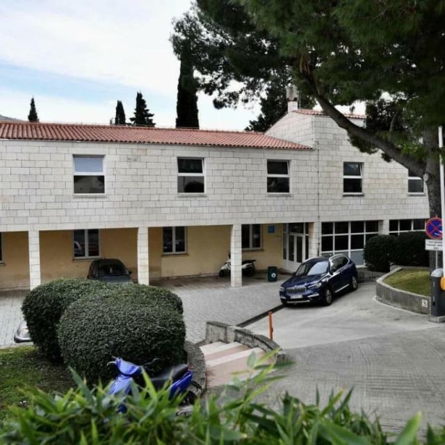 <p>pomorksa &scaron;kola dubrovnik</p>