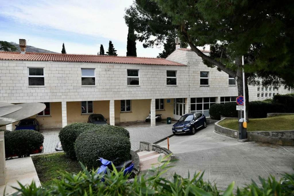 <p>pomorksa &scaron;kola dubrovnik</p>