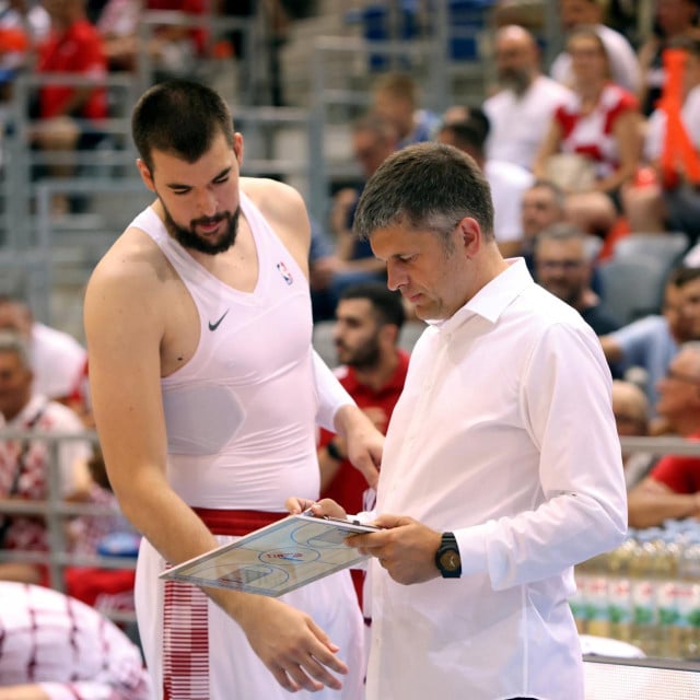 <p>Ivica Zubac i izbornik Tomislav Mijatović</p>