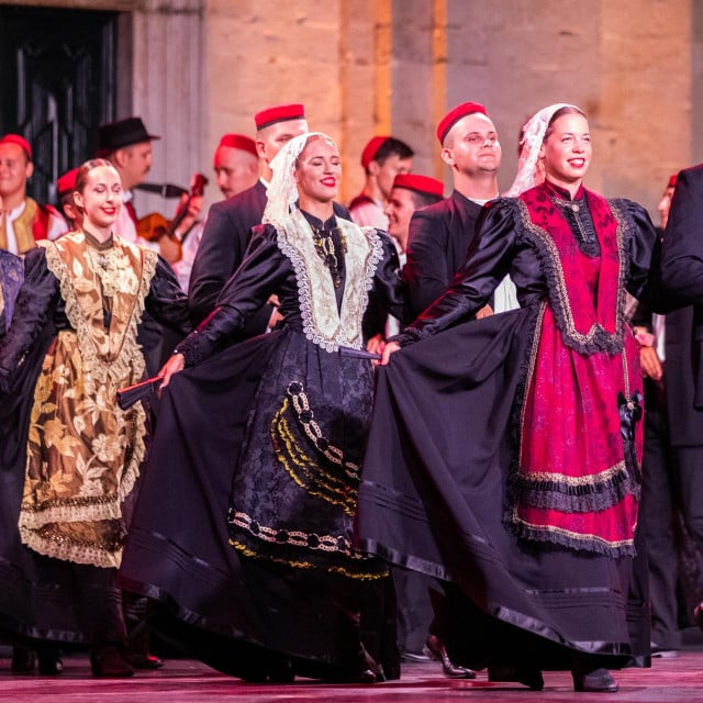 <p>Linđovci su ponovno pokazali ljepotu hrvatskog folklora</p>