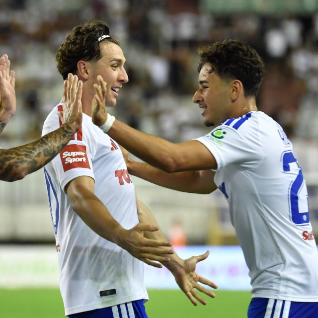 <p>Marko Livaja i Adam Huram slave pogodak za 2:0</p>