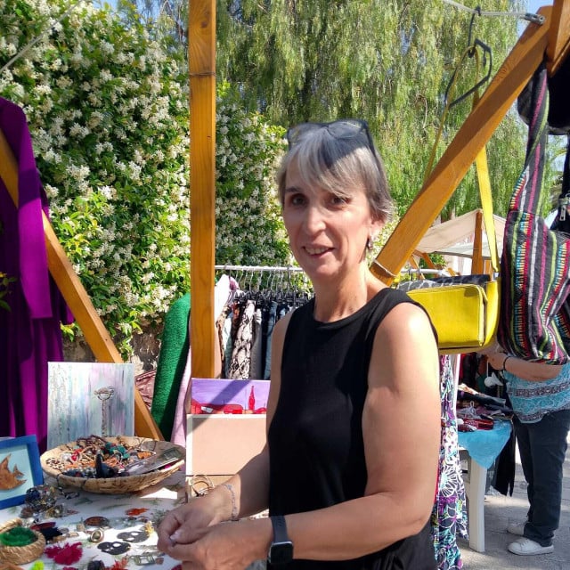 <p>Ivana Maričić na buvljaku</p>