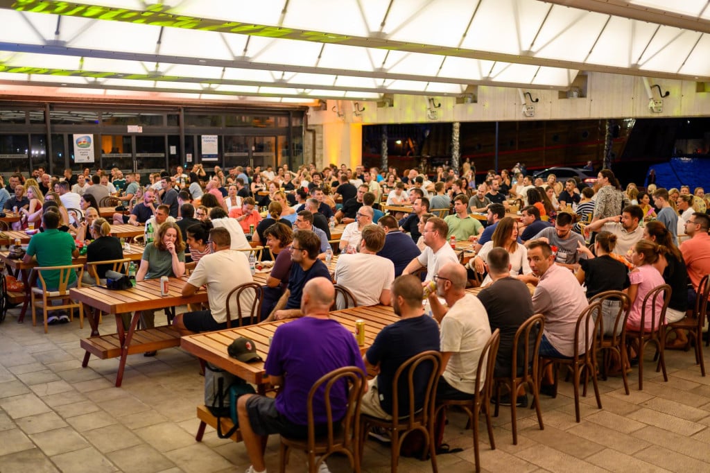 <p>Posebno izdanje Dub Pub kviza pro&scaron;le subote u Gružu ugodno&nbsp; iznenadilo je posjećeno&scaron;ću</p>