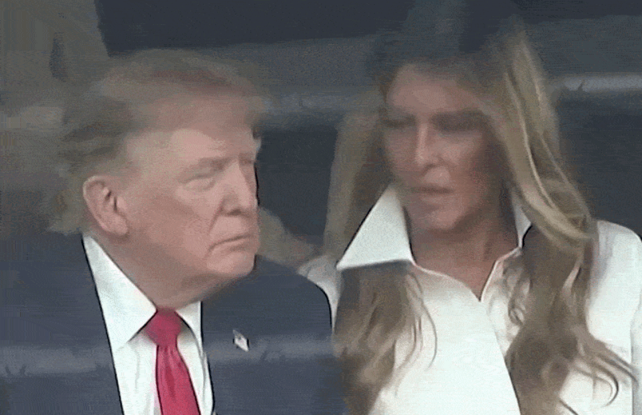 Trump i Melania uhvaćeni u raspravi. Čitačica s usana otkrila detalje, snimka pokrenula trač o fatalnoj asistentici